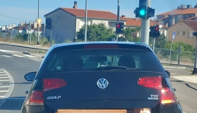 Na prvi pogled na ovoj fotki iz Zadra sve je ok, ali kad uočite ključni detalj...