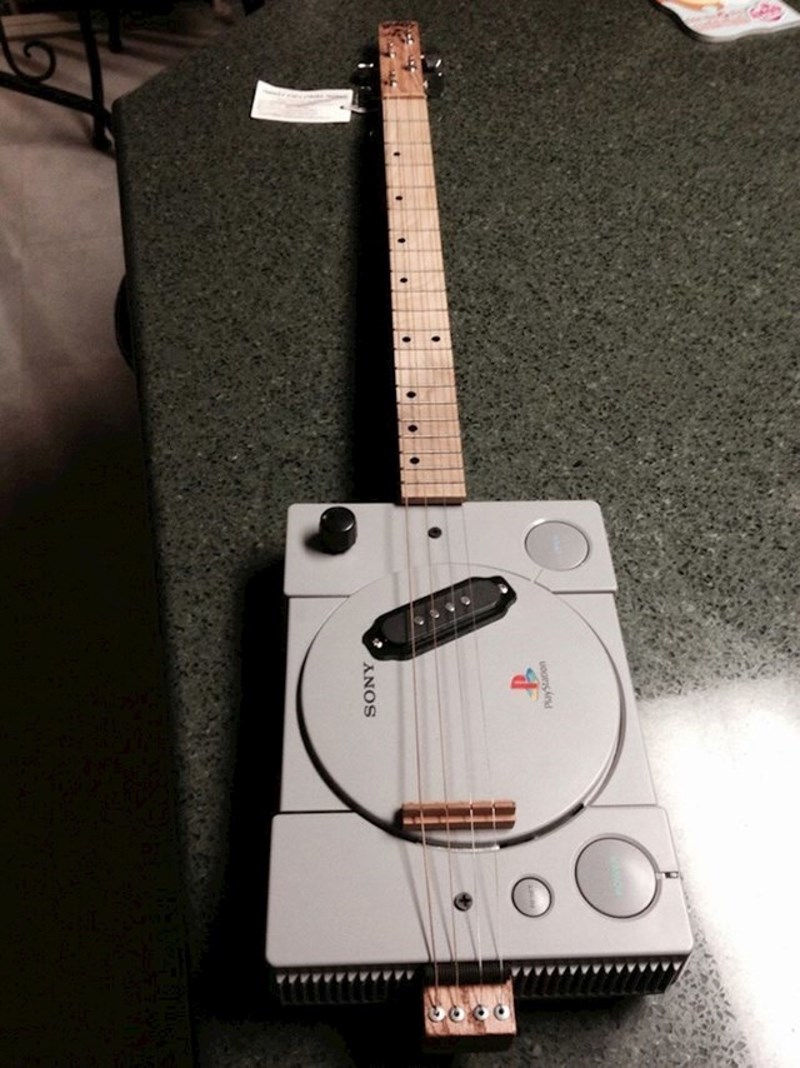 Punica zna koliko volim glazbu i igranje igrica pa je spojila moje ljubavi u jedan poklon