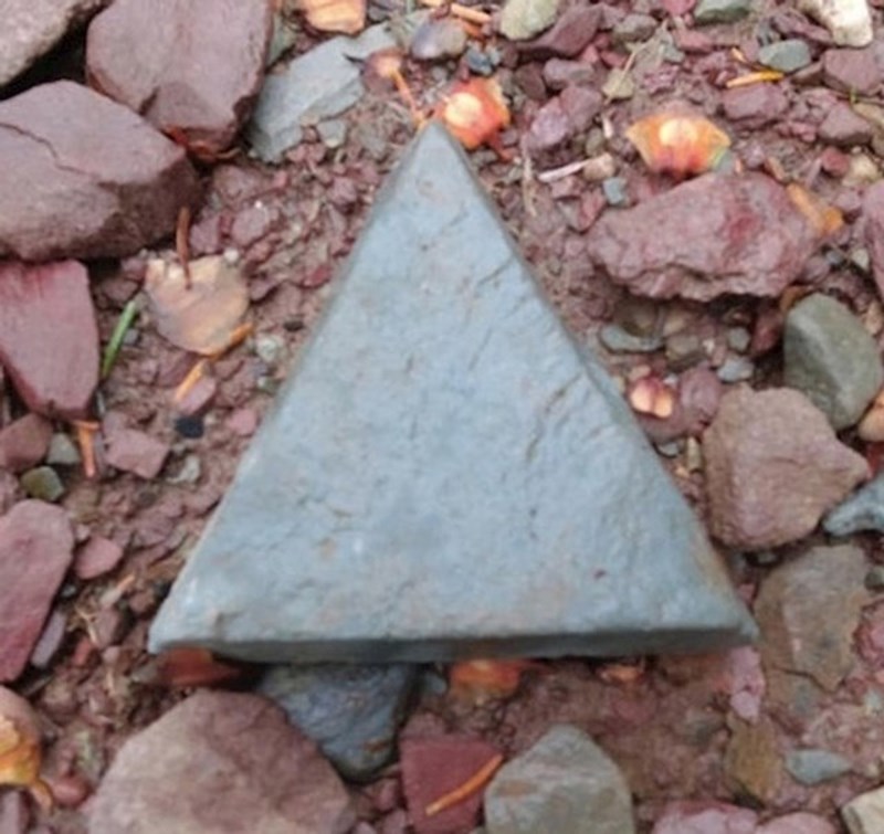 Pronašla sam izrazito rijedak kamen u obliku trokuta