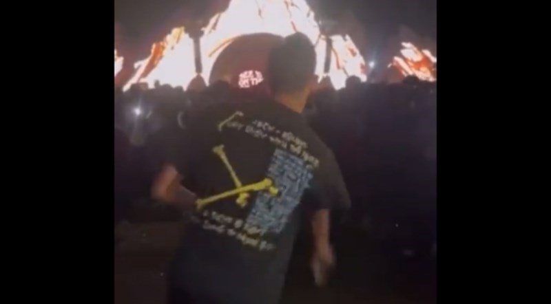 Bacio je pivo među ekipu na koncertu, nije mogao ni zamisliti koga je pogodio