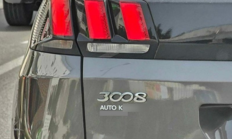 Mnoge je zbunio ovaj natpis na autu u Splitu, možete li pogoditi koja je poruka?