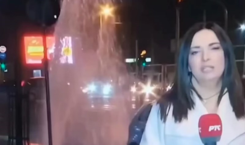 Voditeljica je izvještavala o poplavi na prometnici, snimka je postala hit zbog tipa u pozadini