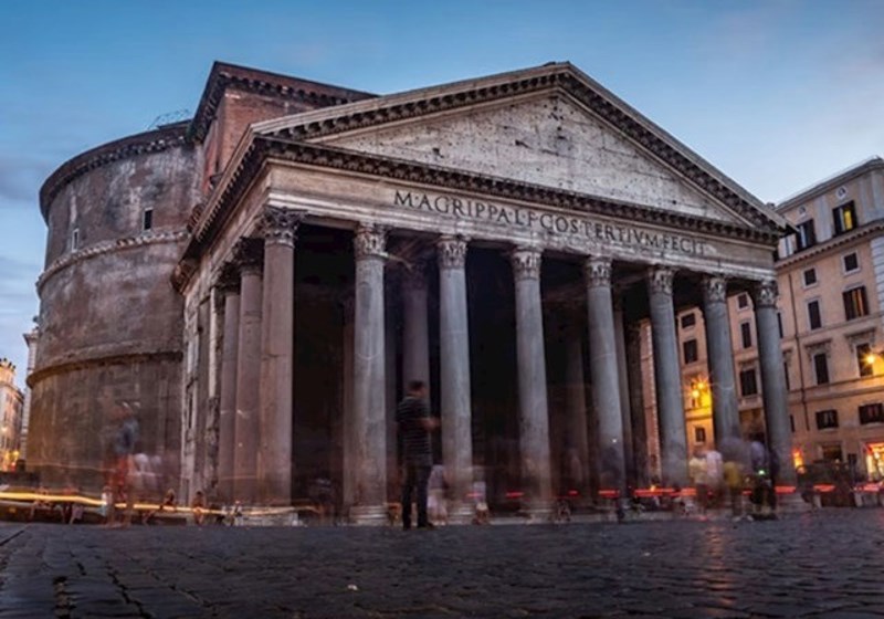 Sve je prekrasno i staro. Svaka zgrada je starija od SAD-a
