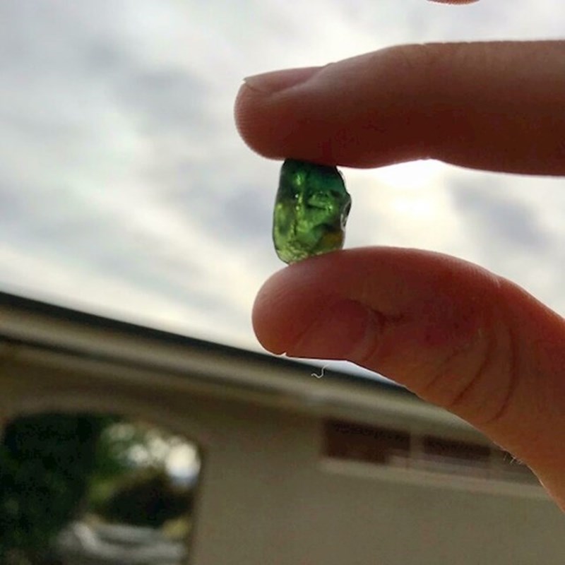 U potoku kraj kuće pronašla je 10-karatni safir