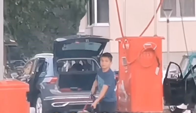 Ovaj klinac iz Crne Gore je postao hit dana u regiji, pogledajte kako je stvorio gužvu u praonici