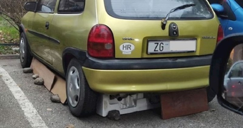 Ljudi se pitaju zašto je Zagrepčanin ovako ogradio auto, objašnjenje je zapravo dosta logično
