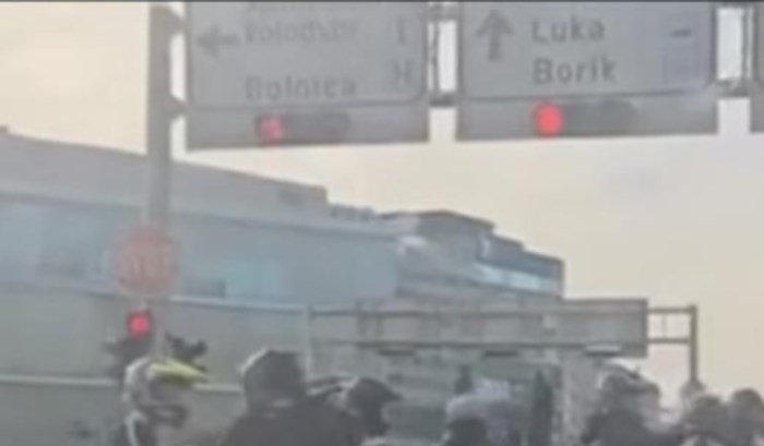 Scena iz Zadra zgrozila je ekipu na društvenim mrežama, pogledajte što je čovjek snimio na semaforu