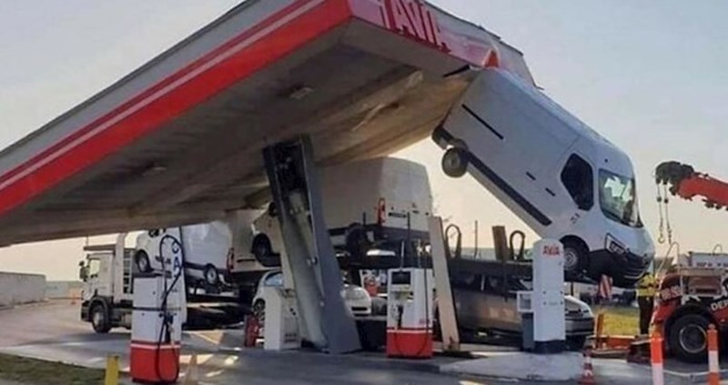 Ceste su pune užasnih vozača, odabrali smo 15 fascinantnih primjera