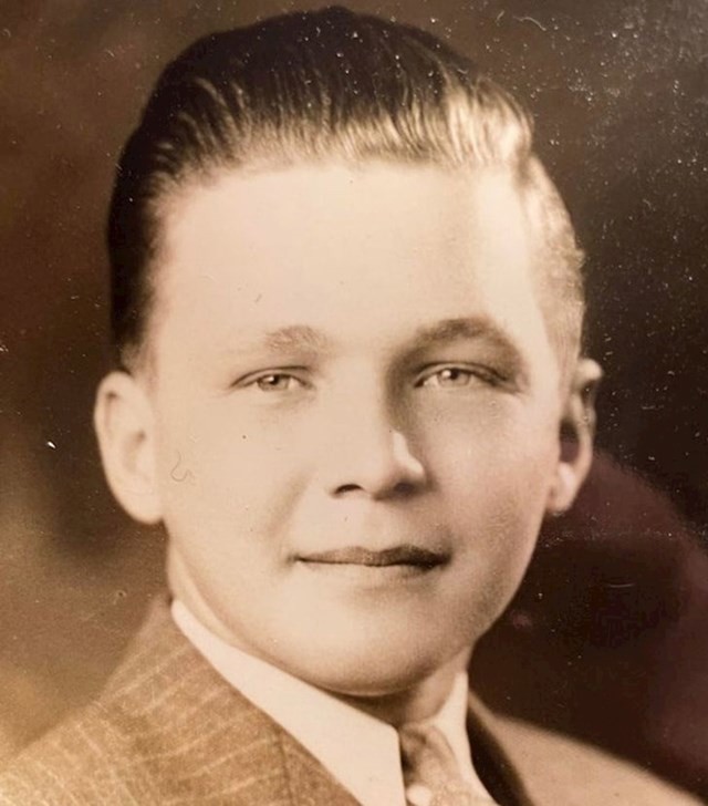 “Moj djed s 15 godina. 1933.”