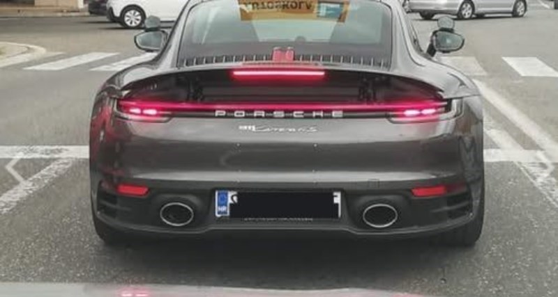 Fotka Porschea iz Splita obilazi regiju zbog natpisa na krovu, odmah će vam biti jasno zašto!