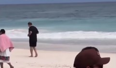 Primijetili su tipa na plaži koji jako čudno trči, sekundu kasnije postalo je jasno zašto