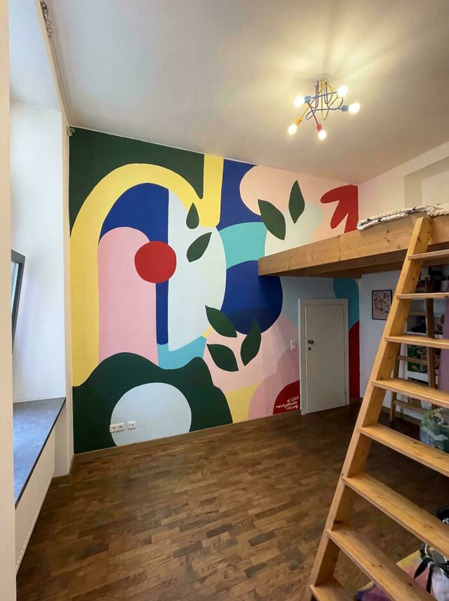 Apstraktni mural u spavaćoj sobi