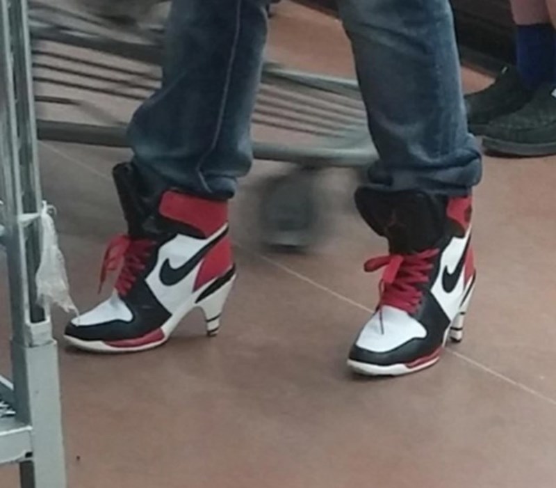 8. Ljudi koji nose ovakvu obuću samo želimo pitati - zašto?