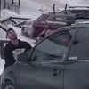 Snimka iz Srbije je apsolutni hit: Pogledajte kako ekipa izvlači auto iz snijega
