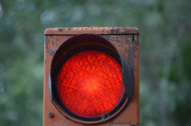U SAD-u je u određenim okolnostima dozvoljeno skrenuti desno čak i ako je crveno na semaforu