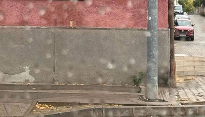 Ljudi ne vjeruju da je ova fotka iz Mađarske stvarna, evo gdje je vlasnik odlučio smjestiti klimu