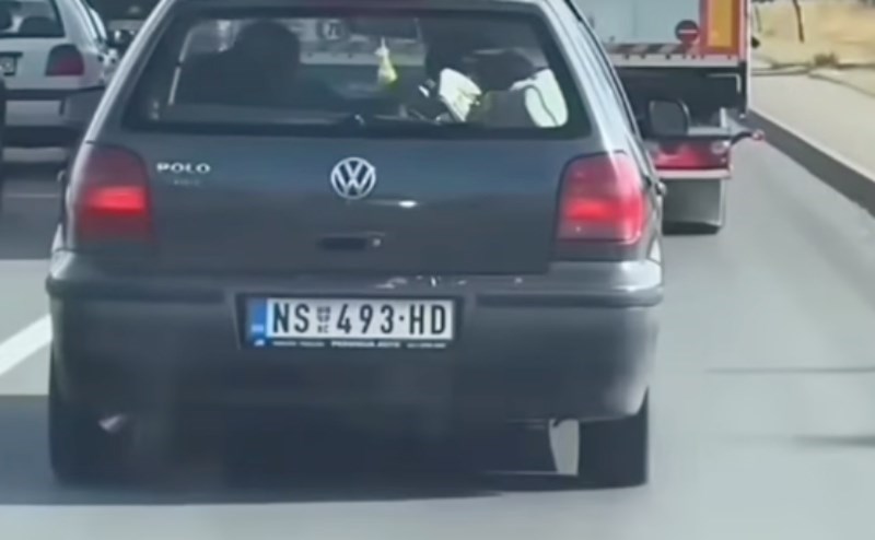 Ljudi ne vjeruju što je tip iz Srbije odlučio ponijeti na more, ovo je apsolutni hit!