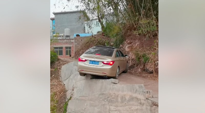 Zalutao je i morao se okrenuti na uskoj cesti, ljudi su u šoku što je izveo