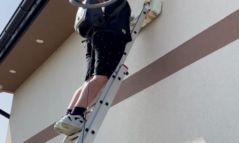 Mama ga je poslala da očisti fasadu, ljudi su u čudu kakvo rješenje je smislio