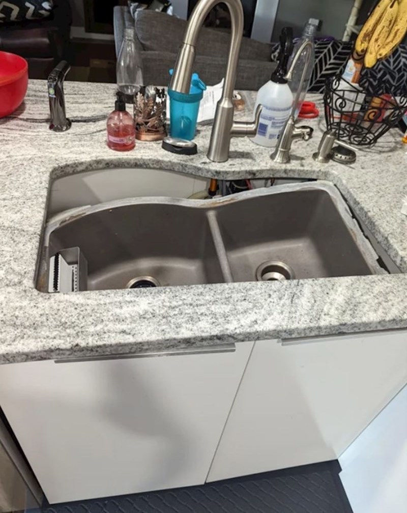 Sudoper mi je propao u sebe