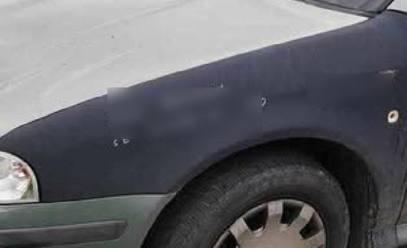 Ovaj tip je apsolutna legenda, porukom je objasnio svima zašto mu je blatobran druge boje od ostatka