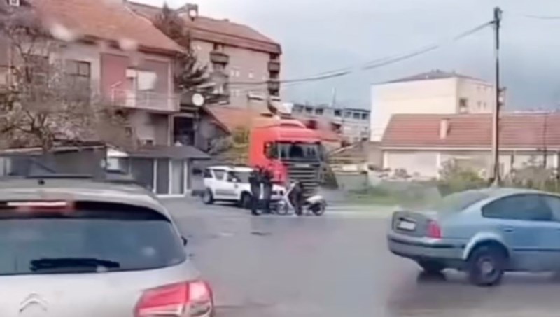 Snimka iz Srbije obara rekorde u regiji, morate vidjeti koga je policija zaustavila na skuteru