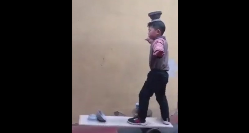 Ljudi ne mogu vjerovati što izvodi maleni klinac, ovo je bolje od profesionalaca!