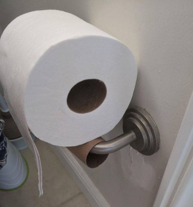 Moj muž uvijek ovako stavlja toaletni