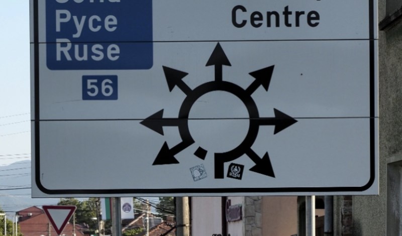 Fotka prometnog znaka iz Bugarske već danima se dijeli po internetu, ovo morate vidjeti!