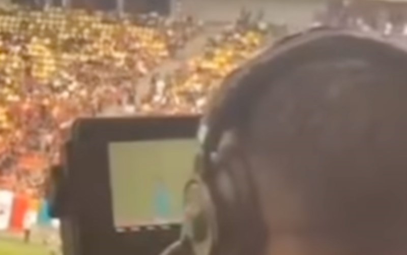 Tip je sjedio iza kamermana na stadionu, svi su umrli od smijeha kad su shvatili što snima