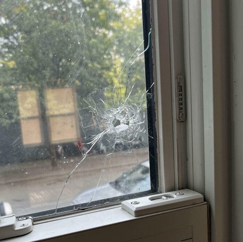 Moj stan ima rupu od metka