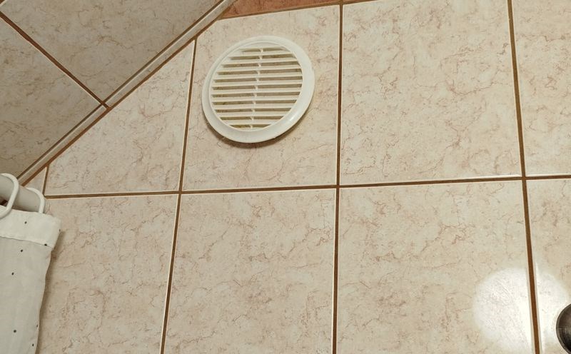 Tip je unajmio AirBnb u Mađarskoj, šokirao se kad je vidio što ga je dočekalo u kupaonici