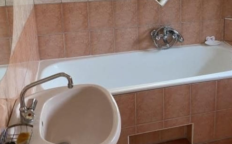 Ovo je moguće samo na Balkanu! Ljudi ne vjeruju gdje je tip smjestio prozor u WC-u