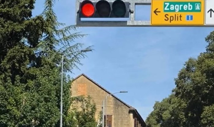 Na raskrižju u Sinju snimljena je nevjerojatna scena, neki vozači su se zaustavljali i pljeskali