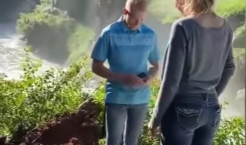 Tipu se dogodila nezgoda pri prosidbi, ljudi ne vjeruju kako je reagirala djevojka