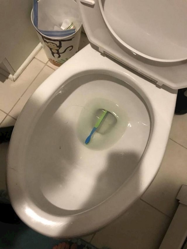 A samo je htio oprati zube...