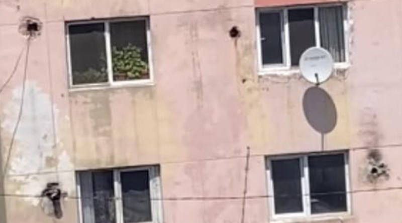 Susjed je odlučio obojati zgradu, ljudi su ostali u šoku kad su shvatili kako to misli obaviti