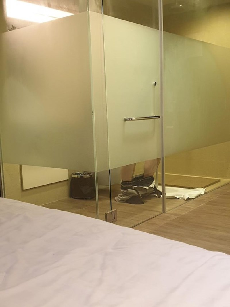 Pogled na WC iz kreveta sobe