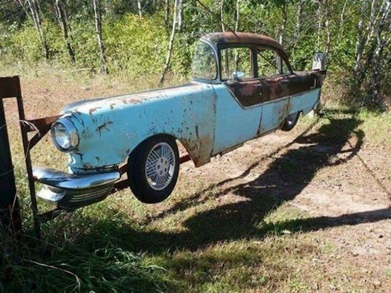 KAd ti terba nova ograda u polju pa se sjetiš da imaš dijelove starog automobila.. E, ovo se zove recikliranje!