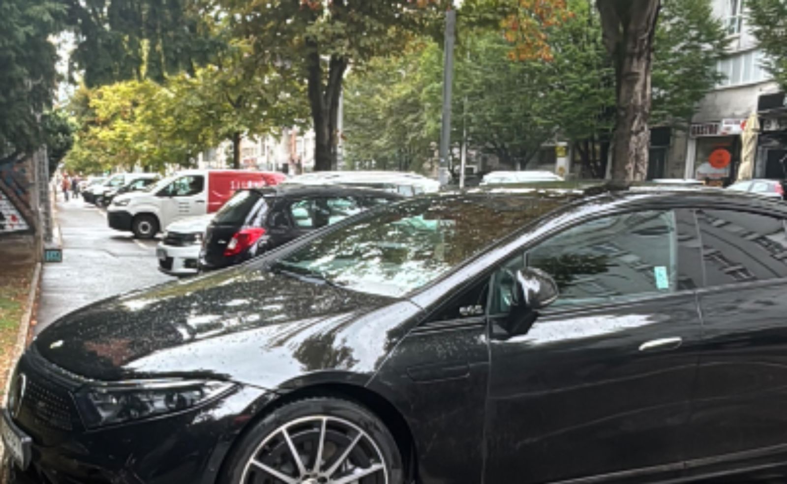 Kad vidite gdje je ovaj parkirao Mercedes doći će vam slabo. Ne pamtimo ovakav bezobrazluk