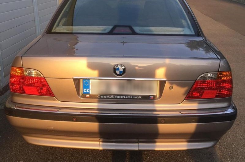 Vlasnica je odlučila staviti dosta bizarnu registraciju na svoj BMW, ljudi su to morali slikati