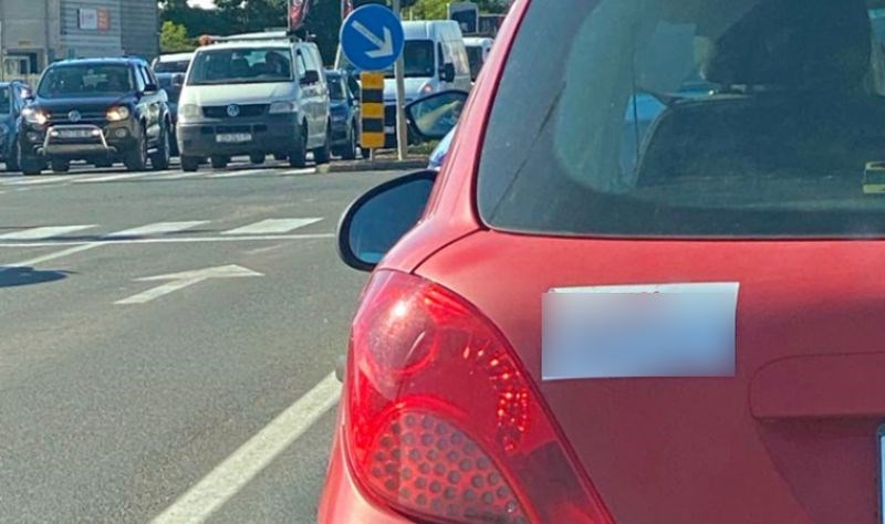Splićanka je stavila sjajan natpis na auto, nakon ovog joj definitivno nitko više neće trubiti!