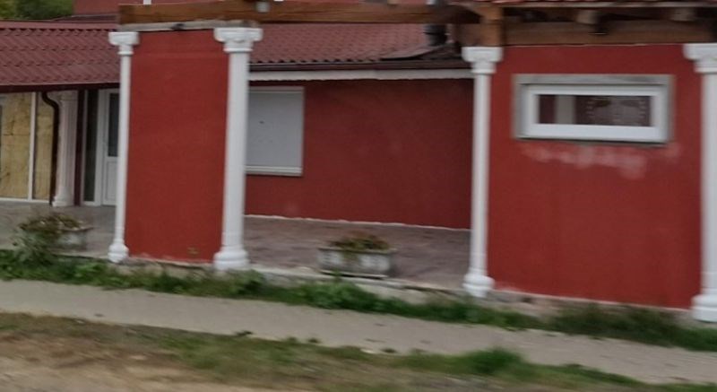 Morate vidjeti što je ovaj tip odlučio staviti u dvorište kuće, za ovo ne postoji objašnjenje