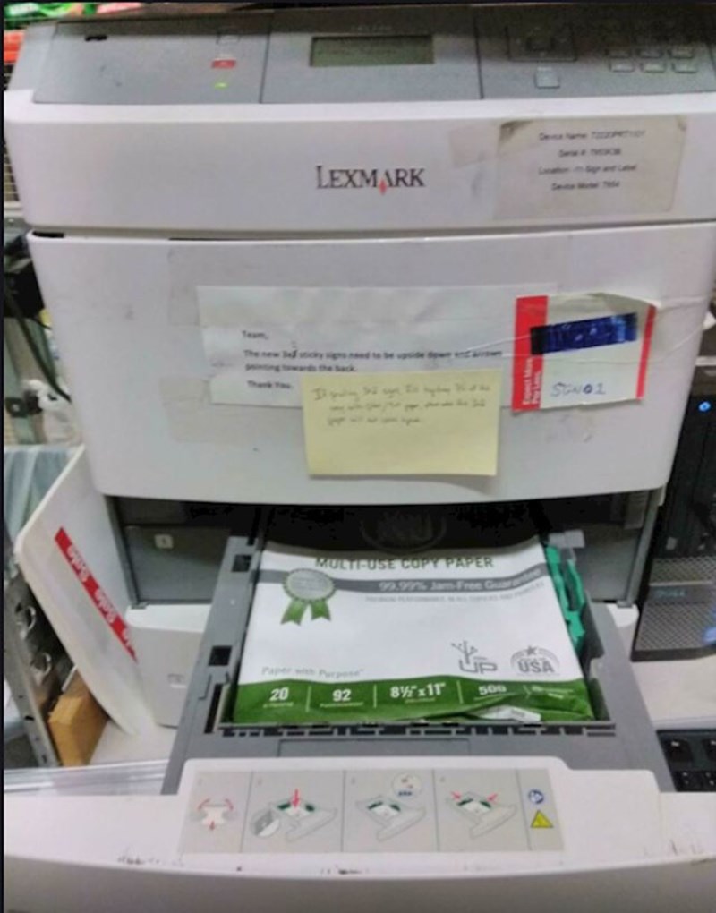 Pa se čude zašto ne printa, a stavili su papir