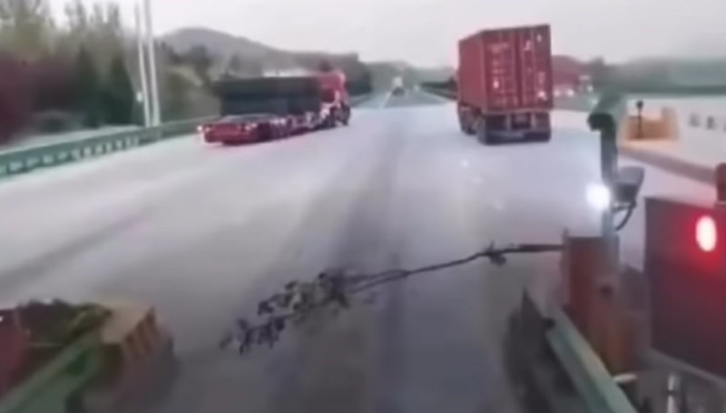 Širi se snimka s ulaza na autocestu u Bugarskoj, možete li skužiti što je ovdje krivo?