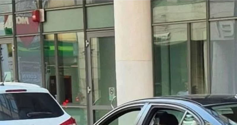 Vozač BMW-a snimljen je u nevjerojatnoj pozi, ovo jednostavno morate vidjeti da povjerujete