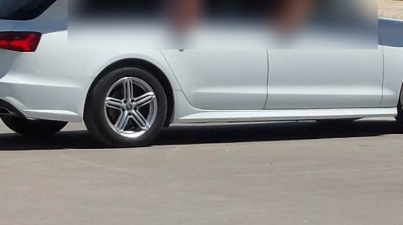 Tipovi iz Beograda morali su prevesti dasku koja je veća od auta, morate vidjeti kako su se snašli!