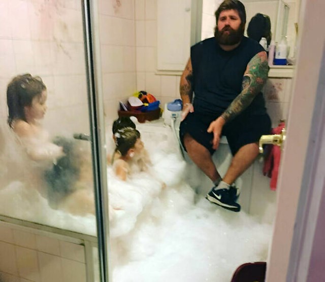 Prvo kupanje s tatom