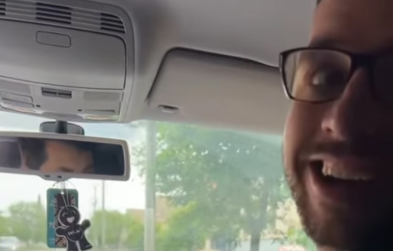 Tip je sav nasmijan ušao u auto, iznenađenje koje su mu prijatelji pripremili pamtit će jaaako dugo