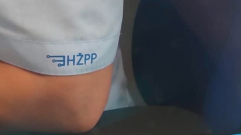 Došao je kupiti kartu za vlak i umro od smijeha kad je vidio što radnica ima na mobitelu, ovo je hit